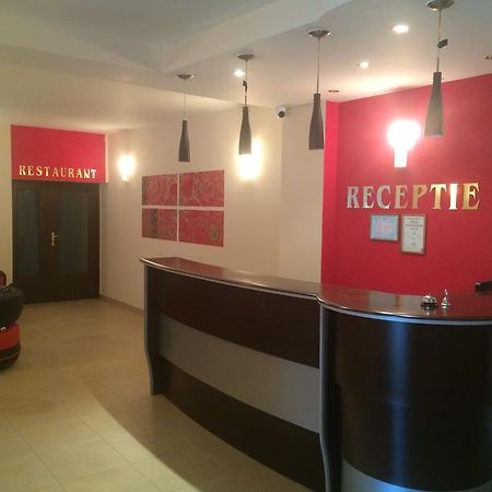Hotel Fiama Otelu Rosu Екстериор снимка