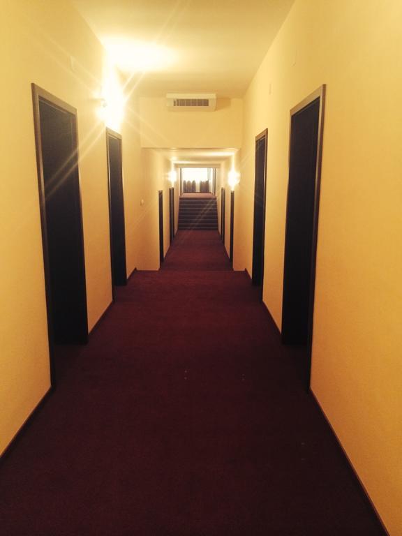 Hotel Fiama Otelu Rosu Екстериор снимка