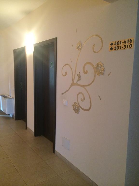 Hotel Fiama Otelu Rosu Екстериор снимка